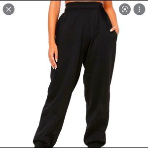 black sweatpants, no rips or discoloration, deep pockets.